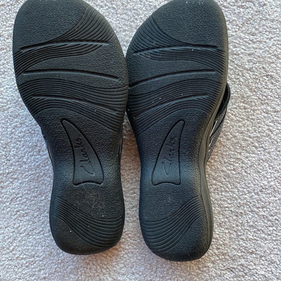 Clarks Cloudsteppers Sandals - Picture 2 of 5